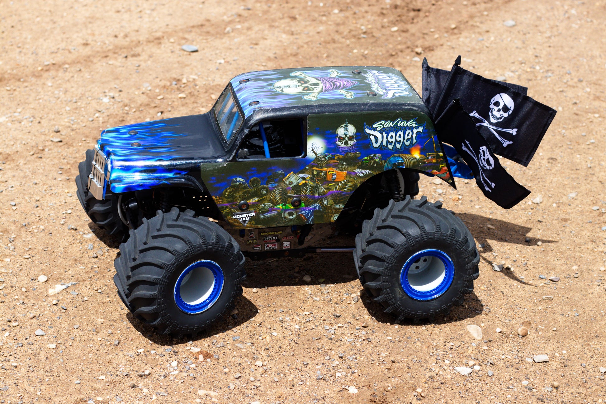 Losi full size LMT with three pirate flags and tripple mount