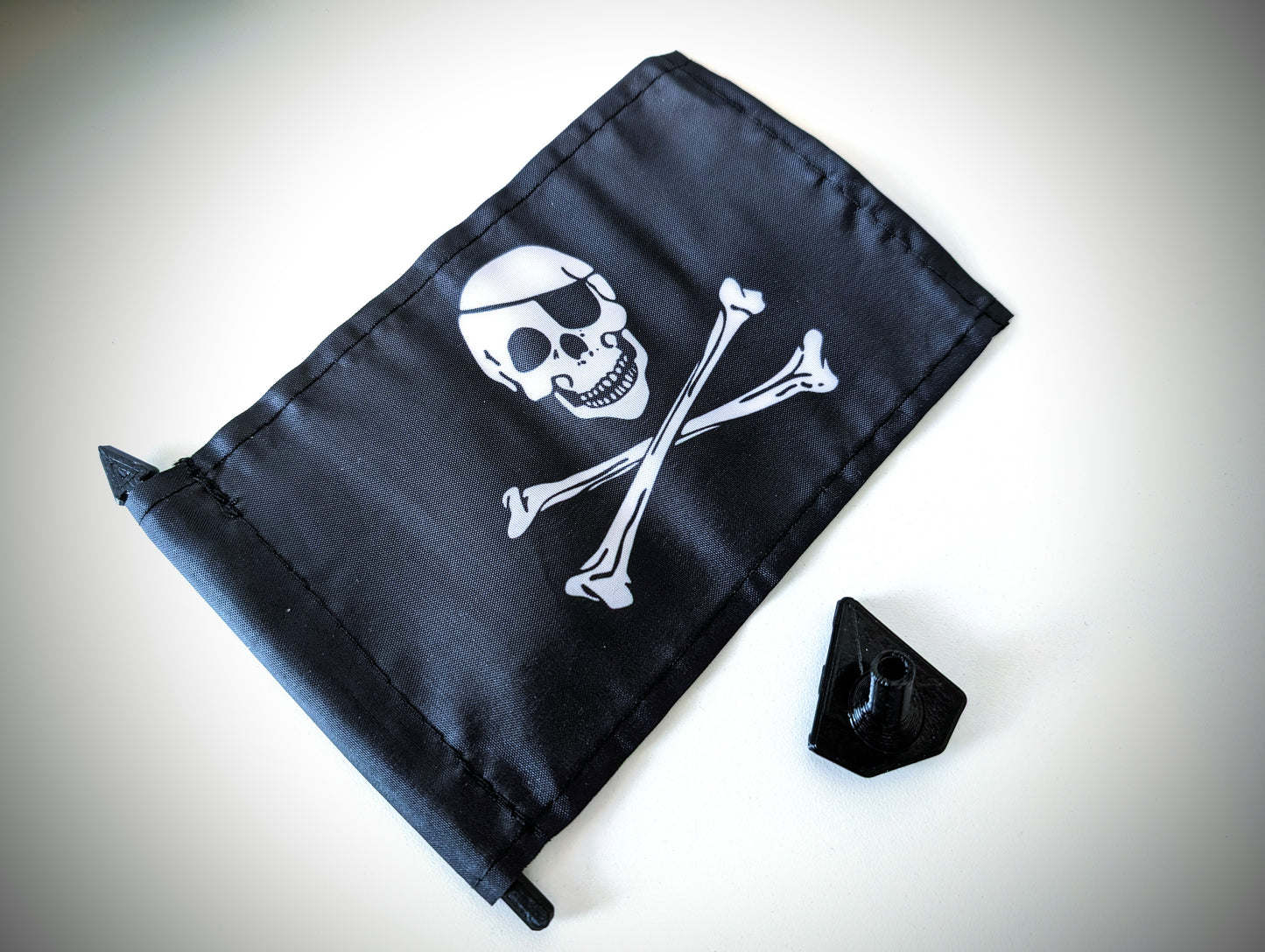 Losi 1:10 scale pirate flag and single mount