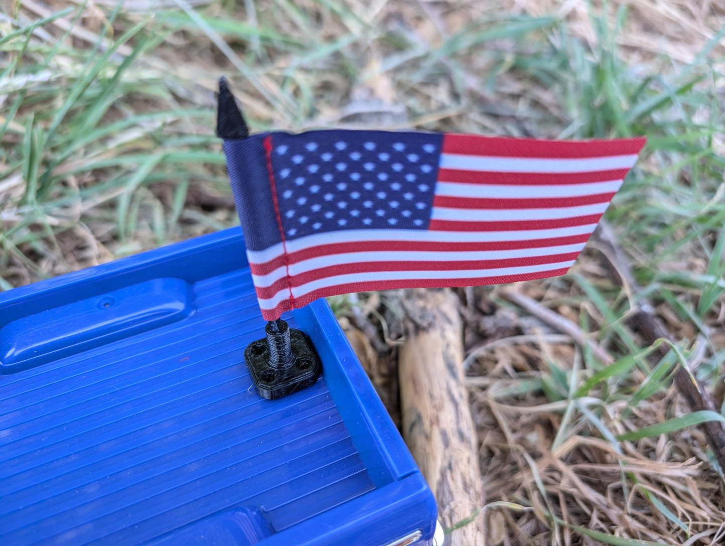 Truck Bed Flags and Mount for Mini 1:18 and 1:24th Scale RC